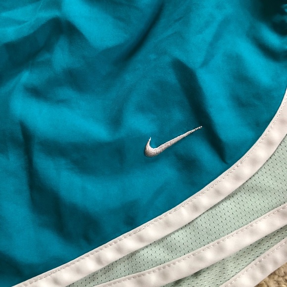 Nike Dri-Fit Women's Athletic Shorts Size M - Picture 2 of 10